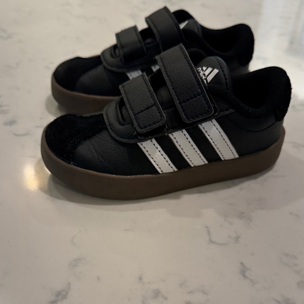 ADIDAS Toddler Boys Black White VL Court Velcro Sneakers Suede Leather SIZE 7
